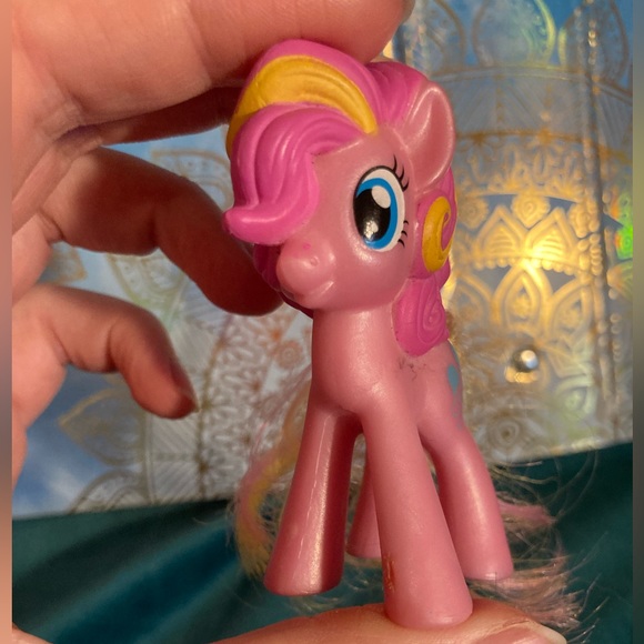 SOLD in Bundle / B1G2 - MLP Pinkie Pie Plastic Horse - Buy 1, Get 2 FREE - Picture 2 of 7